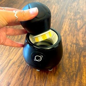 Aura Clean Orbital Face Brush & UV Cleaning Station